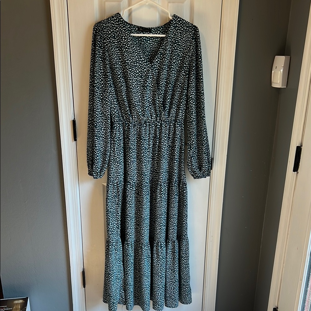 Elegant Green and White Long Sleeve Dress